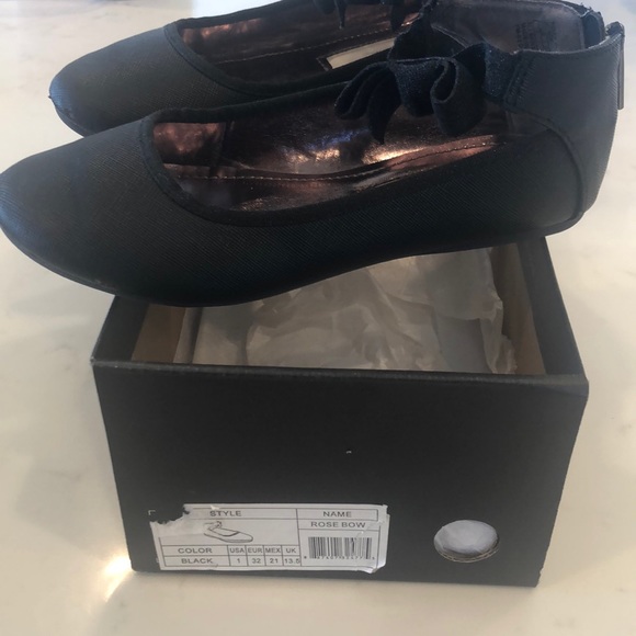 Kenneth Cole Rose Bow Black shoes - Picture 2 of 8